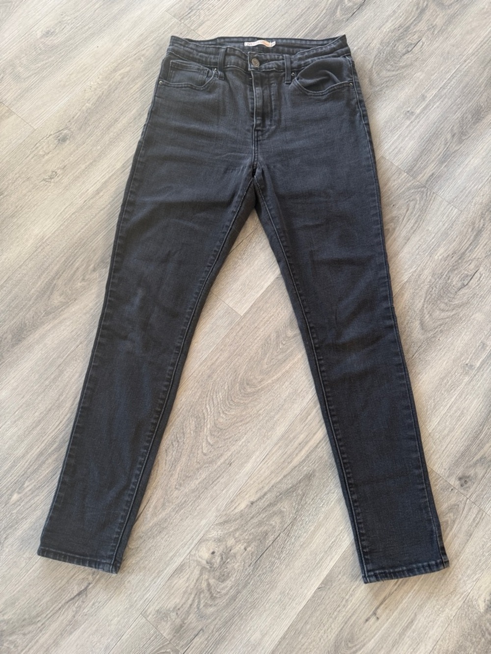 Levi’s black denim 721 high rise skinny size 29